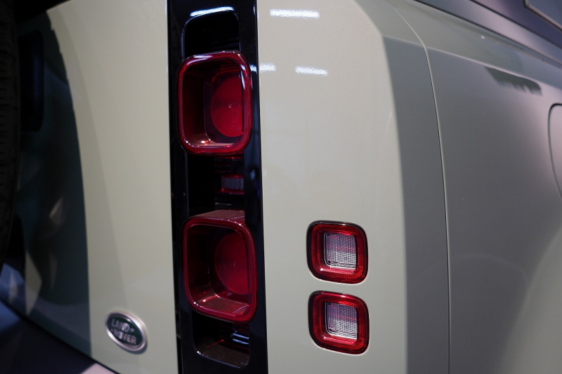 ランドローバー ディフェンダー 110 75th LIMITED EDITION  限定150台 フィックスドサイドステップ 中古車 中古車