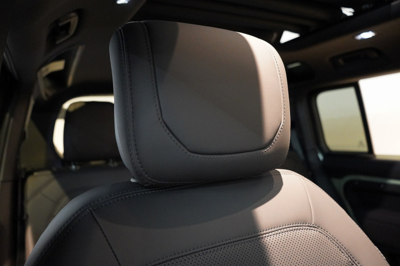 ランドローバー ディフェンダー 110 75th LIMITED EDITION  限定150台 フィックスドサイドステップ 中古車 中古車