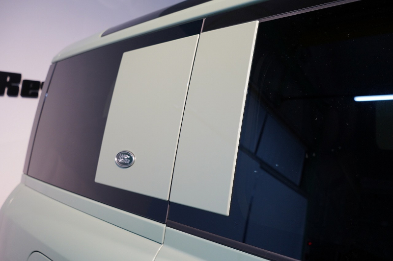 ランドローバー ディフェンダー 110 75th LIMITED EDITION  限定150台 フィックスドサイドステップ 中古車 中古車