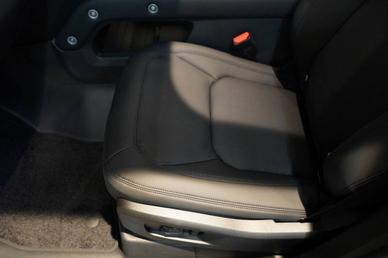 ランドローバー ディフェンダー 110 75th LIMITED EDITION  限定150台 フィックスドサイドステップ 中古車 中古車