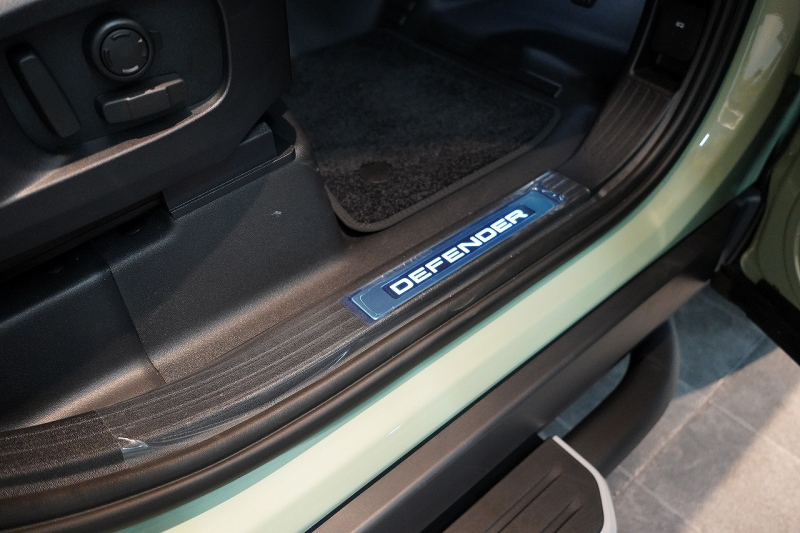 ランドローバー ディフェンダー 110 75th LIMITED EDITION  限定150台 フィックスドサイドステップ 中古車 中古車