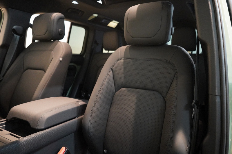 ランドローバー ディフェンダー 110 75th LIMITED EDITION  限定150台 フィックスドサイドステップ 中古車 中古車