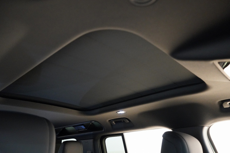 ランドローバー ディフェンダー 110 75th LIMITED EDITION  限定150台 フィックスドサイドステップ 中古車 中古車