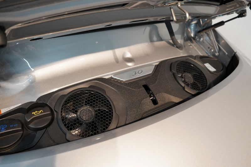 ポルシェ 911(Type992) Carrera PDK スポーツクロノ スポーツエグゾースト カレラS20/21ホイール GTシルバー  中古車