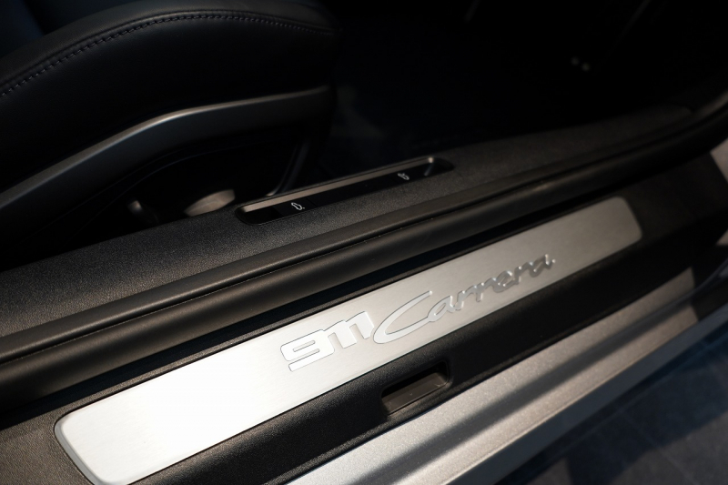 ポルシェ 911(Type992) Carrera PDK スポーツクロノ スポーツエグゾースト カレラS20/21ホイール GTシルバー  中古車