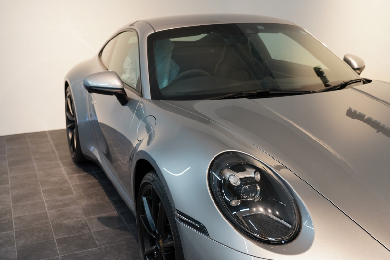 ポルシェ 911(Type992) Carrera PDK スポーツクロノ スポーツエグゾースト カレラS20/21ホイール GTシルバー  中古車