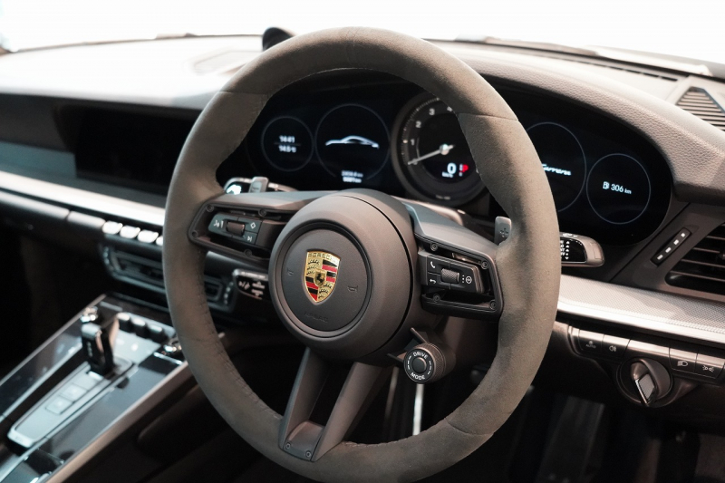 ポルシェ 911(Type992) Carrera PDK スポーツクロノ スポーツエグゾースト カレラS20/21ホイール GTシルバー  中古車