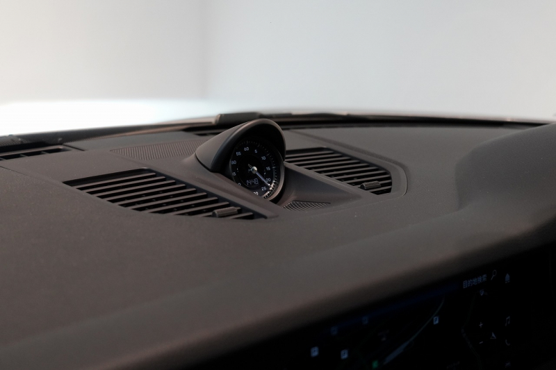 ポルシェ 911(Type992) Carrera PDK スポーツクロノ スポーツエグゾースト カレラS20/21ホイール GTシルバー  中古車