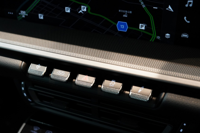 ポルシェ 911(Type992) Carrera PDK スポーツクロノ スポーツエグゾースト カレラS20/21ホイール GTシルバー  中古車