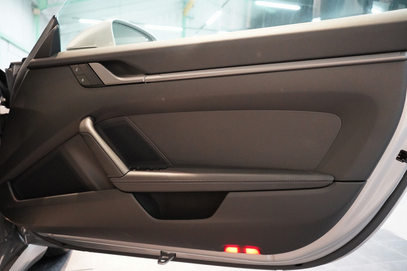 ポルシェ 911(Type992) Carrera PDK スポーツクロノ スポーツエグゾースト カレラS20/21ホイール GTシルバー  中古車