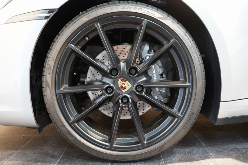 ポルシェ 911(Type992) Carrera PDK スポーツクロノ スポーツエグゾースト カレラS20/21ホイール GTシルバー  中古車