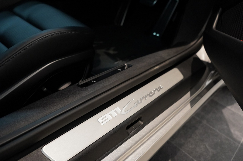 ポルシェ 911(Type992) Carrera PDK スポーツクロノ スポーツエグゾースト カレラS20/21ホイール GTシルバー  中古車