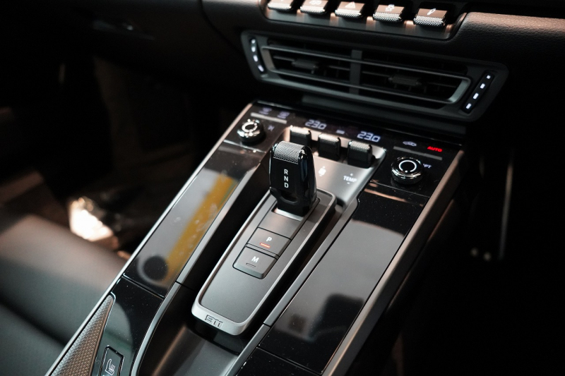 ポルシェ 911(Type992) Carrera PDK スポーツクロノ スポーツエグゾースト カレラS20/21ホイール GTシルバー  中古車