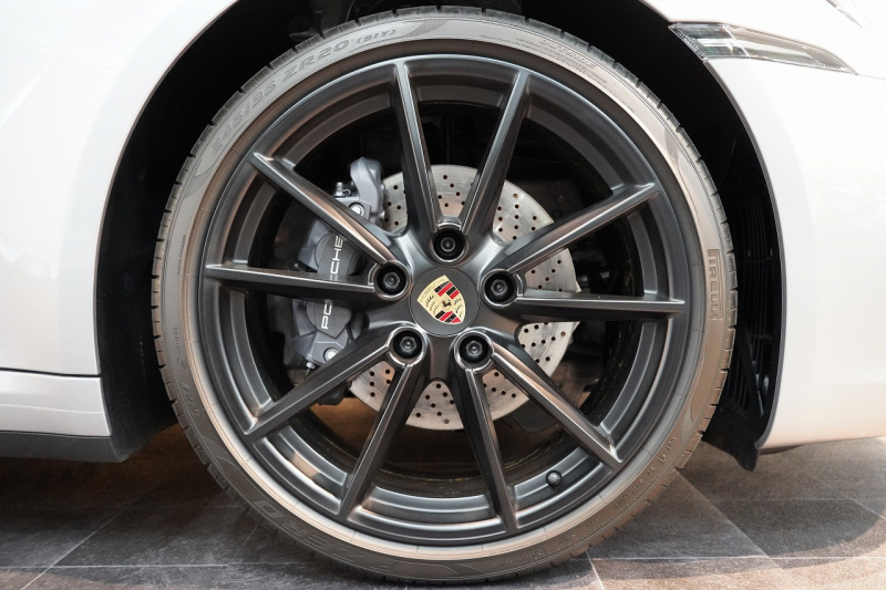 ポルシェ 911(Type992) Carrera PDK スポーツクロノ スポーツエグゾースト カレラS20/21ホイール GTシルバー  中古車