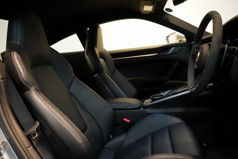 ポルシェ 911(Type992) Carrera PDK スポーツクロノ スポーツエグゾースト カレラS20/21ホイール GTシルバー  中古車