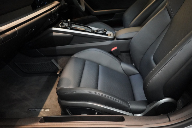 ポルシェ 911(Type992) Carrera PDK スポーツクロノ スポーツエグゾースト カレラS20/21ホイール GTシルバー  中古車