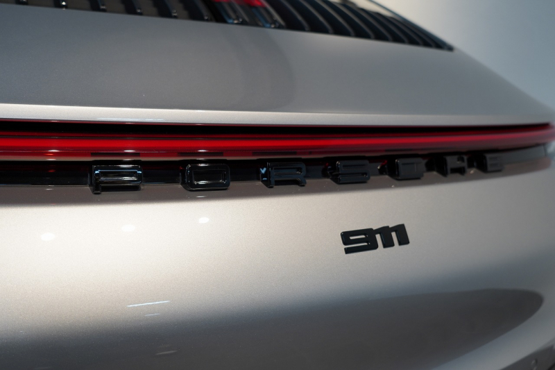 ポルシェ 911(Type992) Carrera PDK スポーツクロノ スポーツエグゾースト カレラS20/21ホイール GTシルバー  中古車