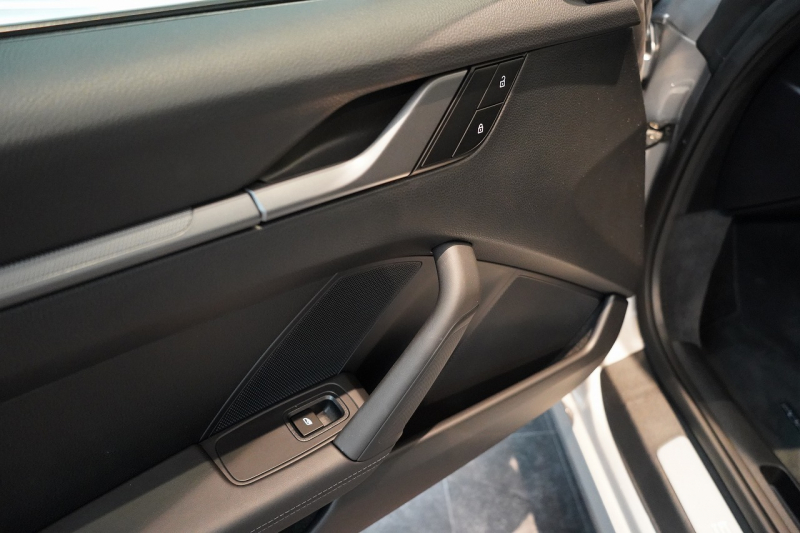 ポルシェ 911(Type992) Carrera PDK スポーツクロノ スポーツエグゾースト カレラS20/21ホイール GTシルバー  中古車