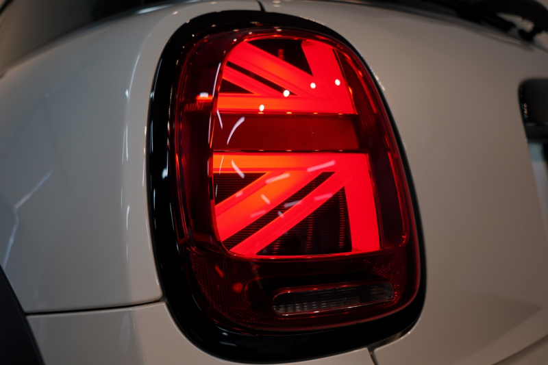 MINI(ミニ) ミニ JOHN COOPER WORKS ワンオーナー JCWトリム ブラックルーフ&ミラー 中古車 中古車