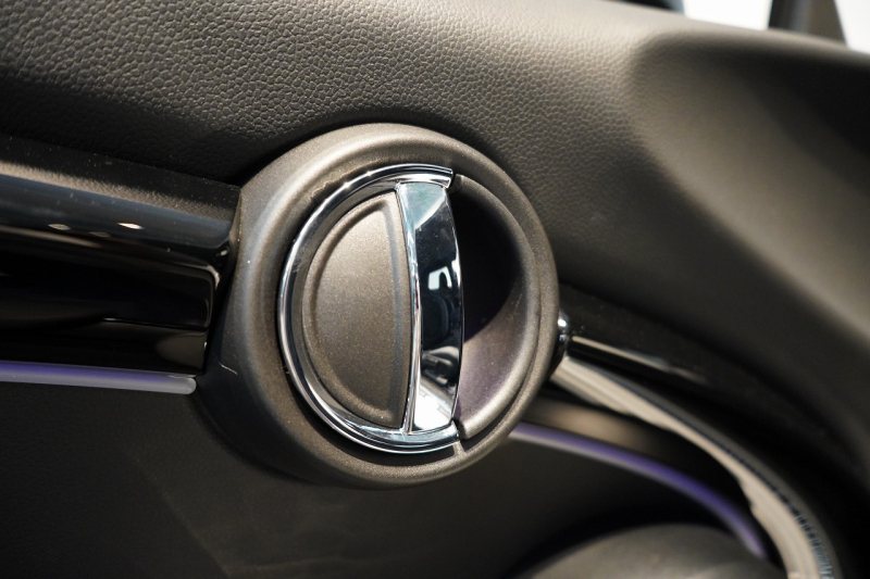 MINI(ミニ) ミニ JOHN COOPER WORKS ワンオーナー JCWトリム ブラックルーフ&ミラー 中古車 中古車