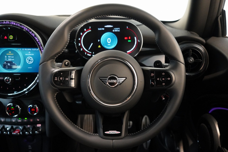 MINI(ミニ) ミニ JOHN COOPER WORKS ワンオーナー JCWトリム ブラックルーフ&ミラー 中古車 中古車