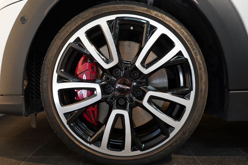 MINI(ミニ) ミニ JOHN COOPER WORKS ワンオーナー JCWトリム ブラックルーフ&ミラー 中古車 中古車