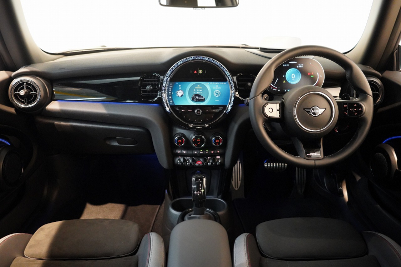 MINI(ミニ) ミニ JOHN COOPER WORKS ワンオーナー JCWトリム ブラックルーフ&ミラー 中古車 中古車