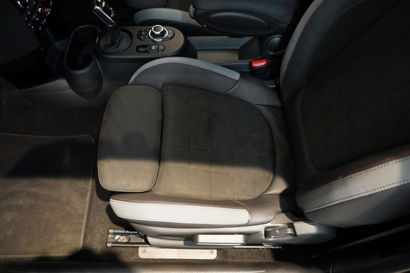 MINI(ミニ) ミニ JOHN COOPER WORKS ワンオーナー JCWトリム ブラックルーフ&ミラー 中古車 中古車