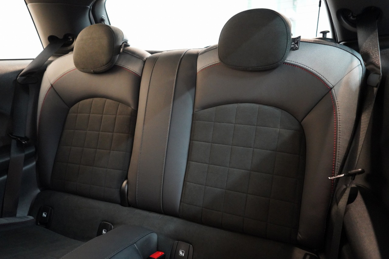 MINI(ミニ) ミニ JOHN COOPER WORKS ワンオーナー JCWトリム ブラックルーフ&ミラー 中古車 中古車