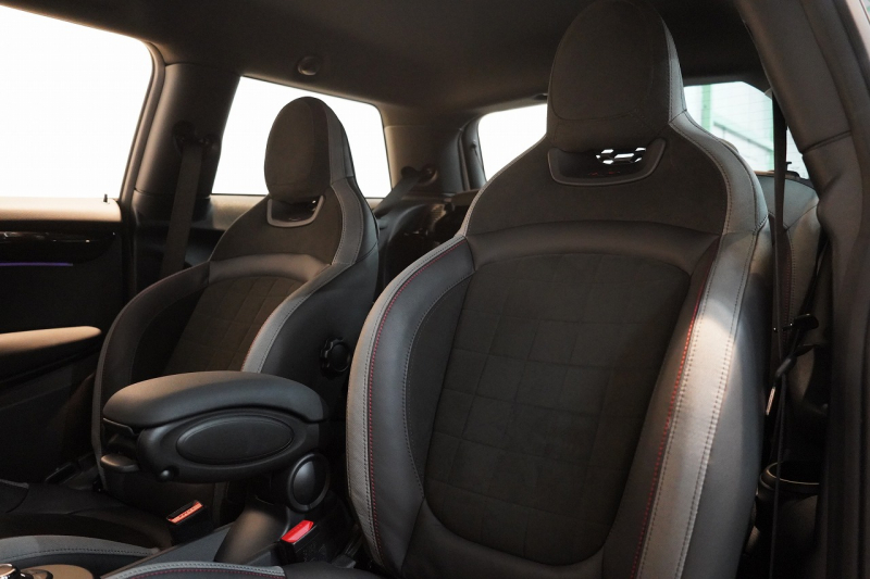 MINI(ミニ) ミニ JOHN COOPER WORKS ワンオーナー JCWトリム ブラックルーフ&ミラー 中古車 中古車