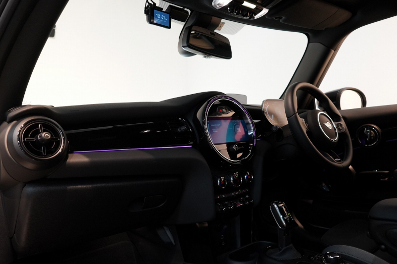 MINI(ミニ) ミニ JOHN COOPER WORKS ワンオーナー JCWトリム ブラックルーフ&ミラー 中古車 中古車