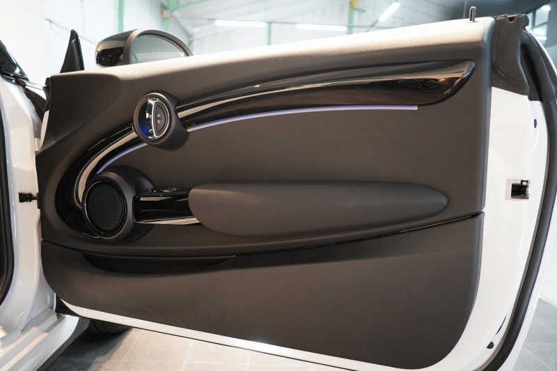 MINI(ミニ) ミニ JOHN COOPER WORKS ワンオーナー JCWトリム ブラックルーフ&ミラー 中古車 中古車