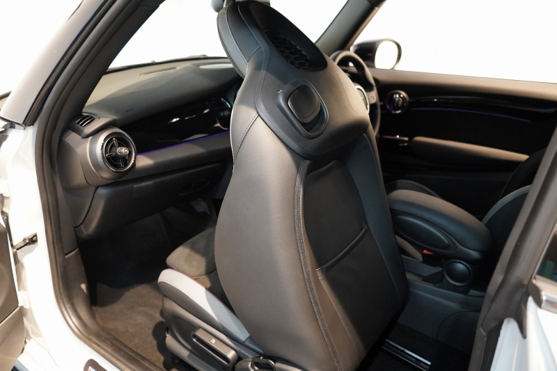 MINI(ミニ) ミニ JOHN COOPER WORKS ワンオーナー JCWトリム ブラックルーフ&ミラー 中古車 中古車