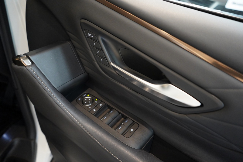 トヨタ アルファード Z ワンオーナー モデリスタエアロ 有機EL後席モニター ユニバーサルステップ デジタルインナーミラー 中古車 中古車