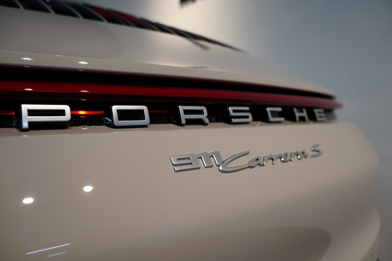 ポルシェ 911(Type992) Carrera S Cabriolet スポクロ スポエグ ツートンレザー OP320 中古車 中古車