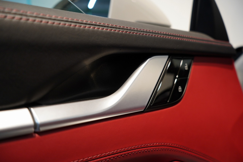 ポルシェ 911(Type992) Carrera S Cabriolet スポクロ スポエグ ツートンレザー OP320 中古車 中古車