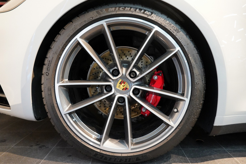 ポルシェ 911(Type992) Carrera S Cabriolet スポクロ スポエグ ツートンレザー OP320 中古車 中古車