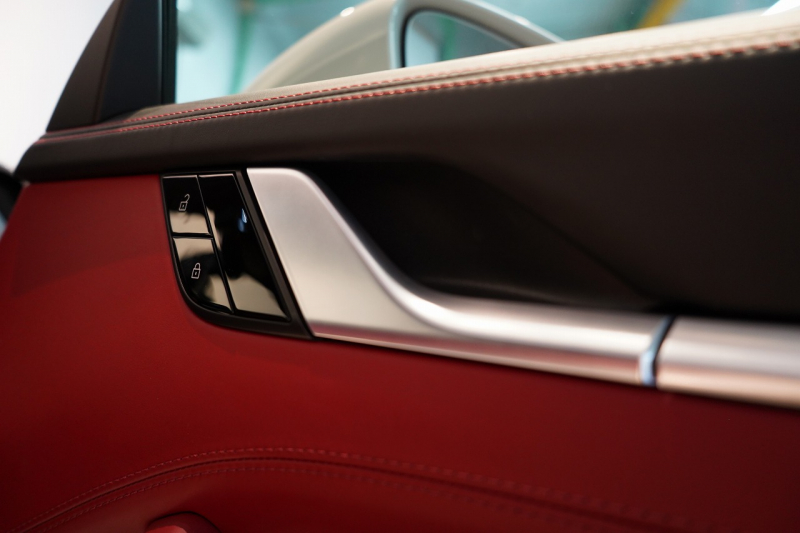 ポルシェ 911(Type992) Carrera S Cabriolet スポクロ スポエグ ツートンレザー OP320 中古車 中古車