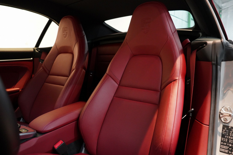 ポルシェ 911(Type992) Carrera S Cabriolet スポクロ スポエグ ツートンレザー OP320 中古車 中古車