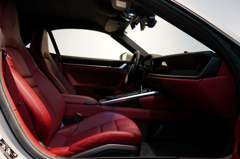 ポルシェ 911(Type992) Carrera S Cabriolet スポクロ スポエグ ツートンレザー OP320 中古車 中古車