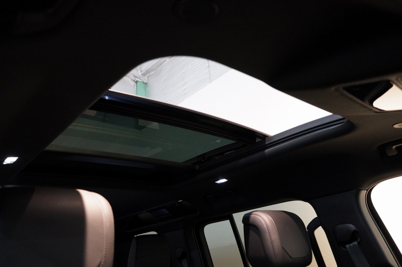 ランドローバー ディフェンダー 110 CARPATHIAN EDITON  ワンオーナー 電動サイドステップ エボニーレザーシート 中古車 中古車