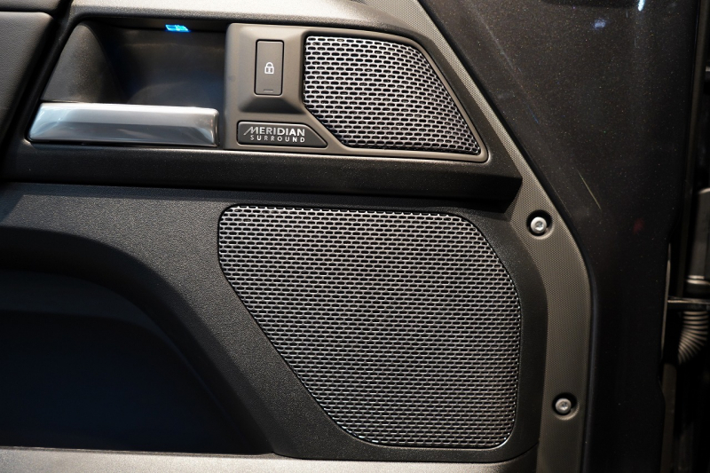 ランドローバー ディフェンダー 110 CARPATHIAN EDITON  ワンオーナー 電動サイドステップ エボニーレザーシート 中古車 中古車