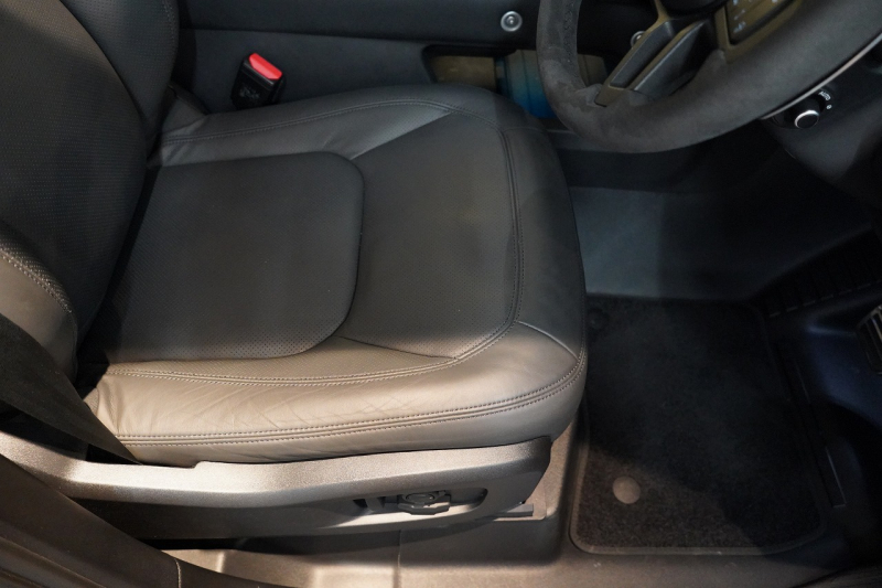 ランドローバー ディフェンダー 110 CARPATHIAN EDITON  ワンオーナー 電動サイドステップ エボニーレザーシート 中古車 中古車