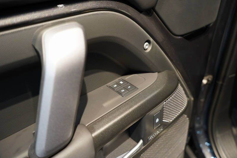 ランドローバー ディフェンダー 110 CARPATHIAN EDITON  ワンオーナー 電動サイドステップ エボニーレザーシート 中古車 中古車