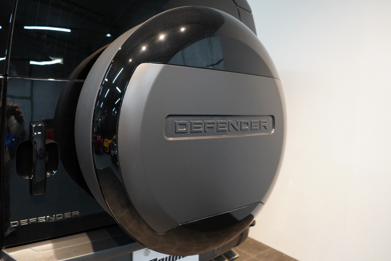 ランドローバー ディフェンダー 110 CARPATHIAN EDITON  ワンオーナー 電動サイドステップ エボニーレザーシート 中古車 中古車