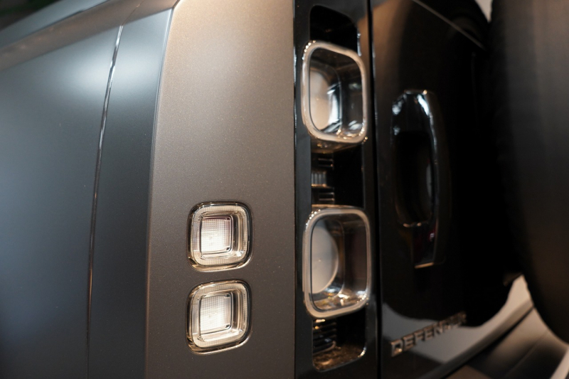 ランドローバー ディフェンダー 110 CARPATHIAN EDITON  ワンオーナー 電動サイドステップ エボニーレザーシート 中古車 中古車