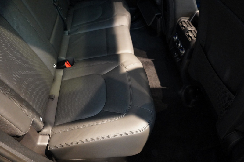 ランドローバー ディフェンダー 110 CARPATHIAN EDITON  ワンオーナー 電動サイドステップ エボニーレザーシート 中古車 中古車