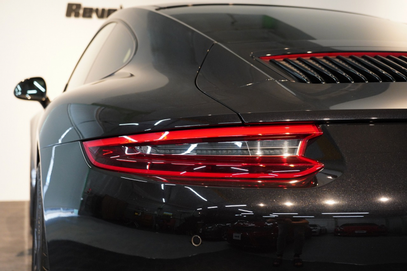 ポルシェ 911(Type991.2) Carrera PDK 左H スポクロ スポエグ Fリフト サンルーフ LEDヘッド BOSEサウンド ジェットブラック 中古車 中古車