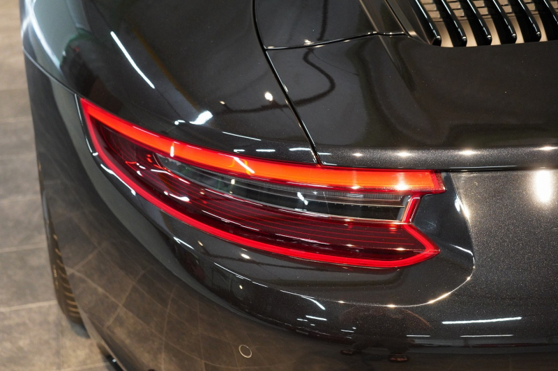 ポルシェ 911(Type991.2) Carrera PDK 左H スポクロ スポエグ Fリフト サンルーフ LEDヘッド BOSEサウンド ジェットブラック 中古車 中古車