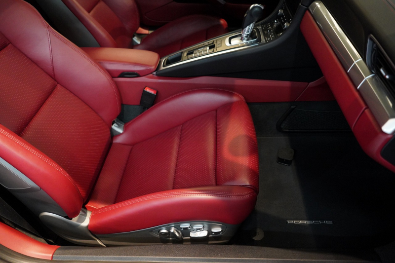 ポルシェ 911(Type991.2) Carrera PDK 左H スポクロ スポエグ Fリフト サンルーフ LEDヘッド BOSEサウンド ジェットブラック 中古車 中古車